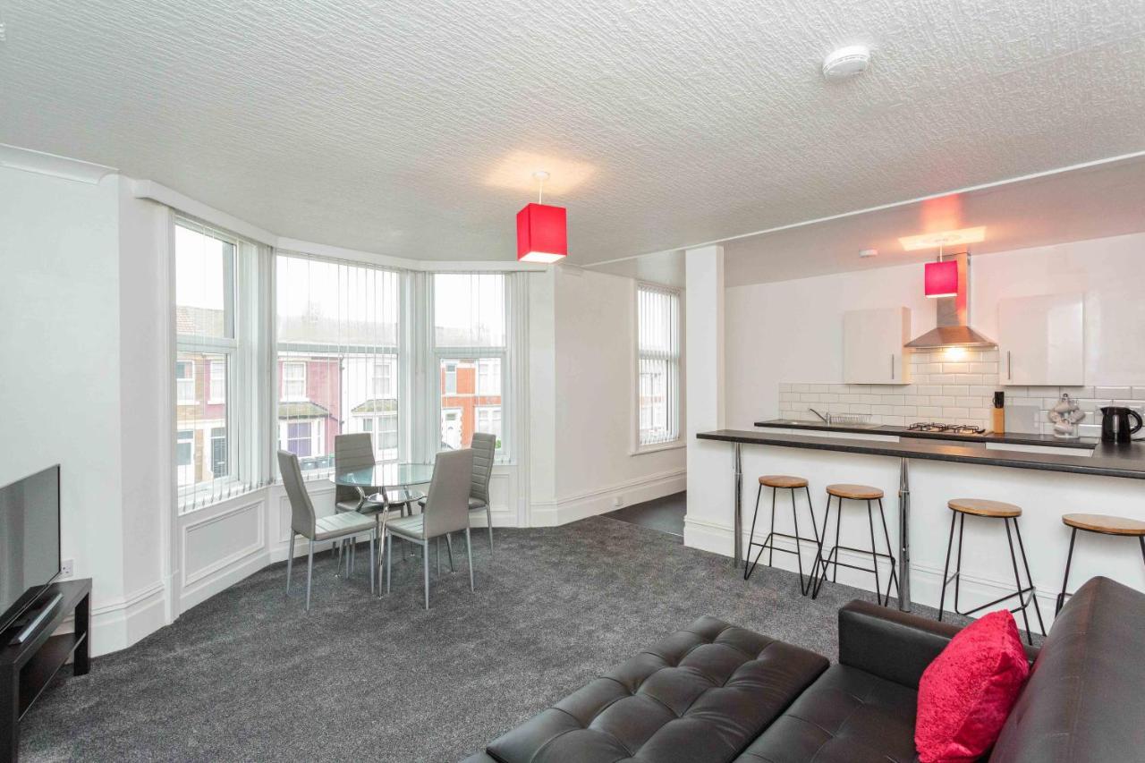 Cherry Property - Berry Apartments Блекпул Екстериор снимка